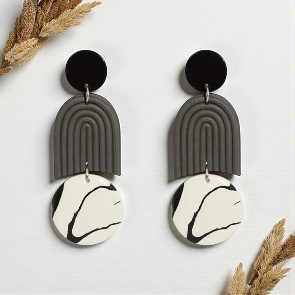 🆕️Handcrafted Boho Chic Clay & Resin Earrings | Unique Statement Design ❤️⚫️✨ - Picture 1 of 11